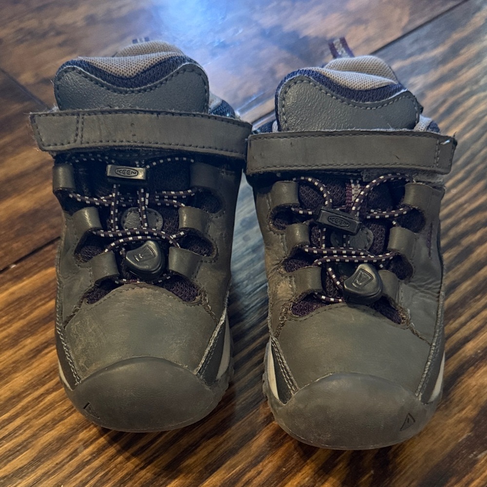 Girls keen hiking shoes/boots size 11